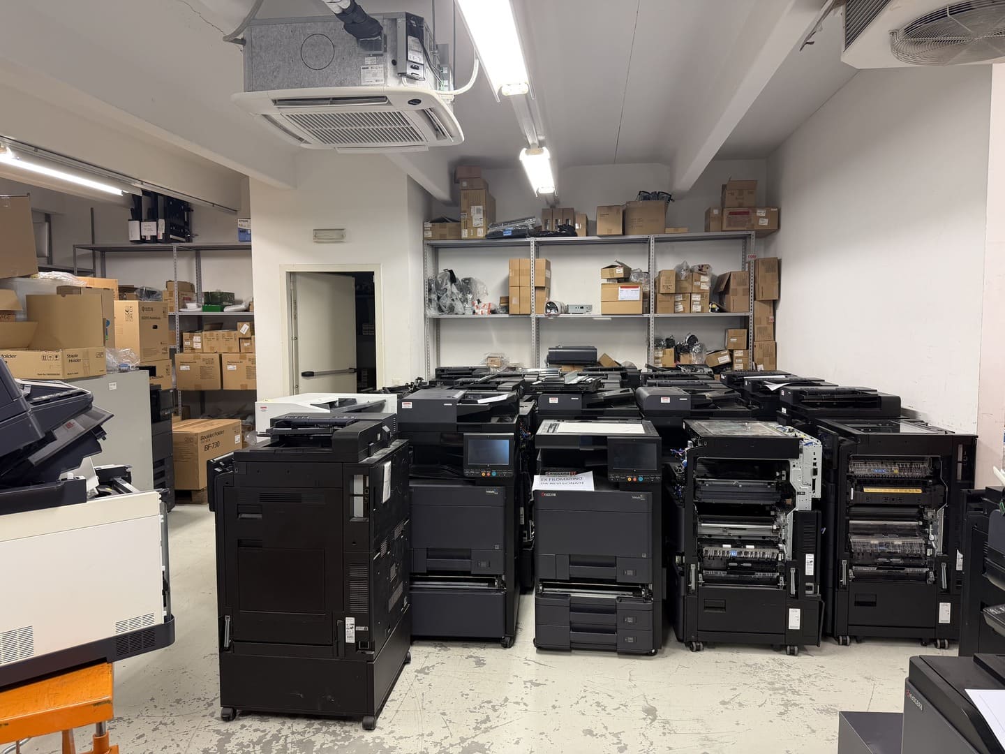 Magazzino ricambi stampanti Dorna Service per assistenza tecnica rapida in Ticino